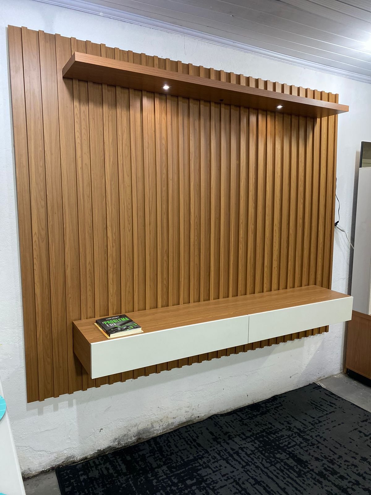 Painel Suspenso até 65" TB182L Off White/Freijó - DALLA COSTA - Imagem 5