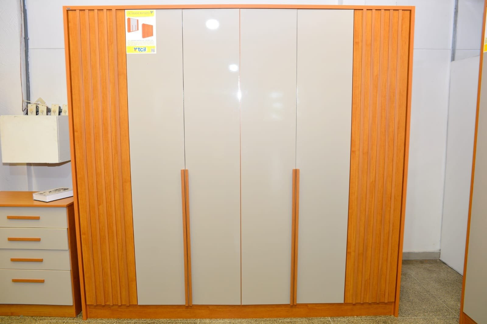 Guarda-Roupa 6 Portas Guarani/Chade Ripado 2,44m Cinamomo/Off White - TCIL - Imagem 2